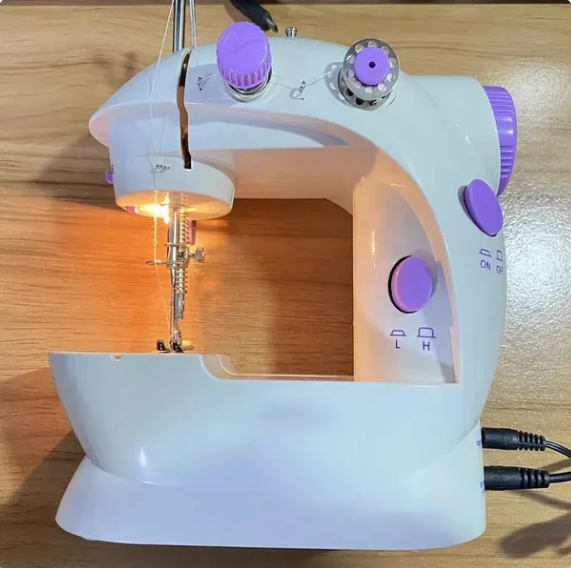 Mini Máquina de Costura Portátil - Costure Tudo em Segundos (Versão Premium)